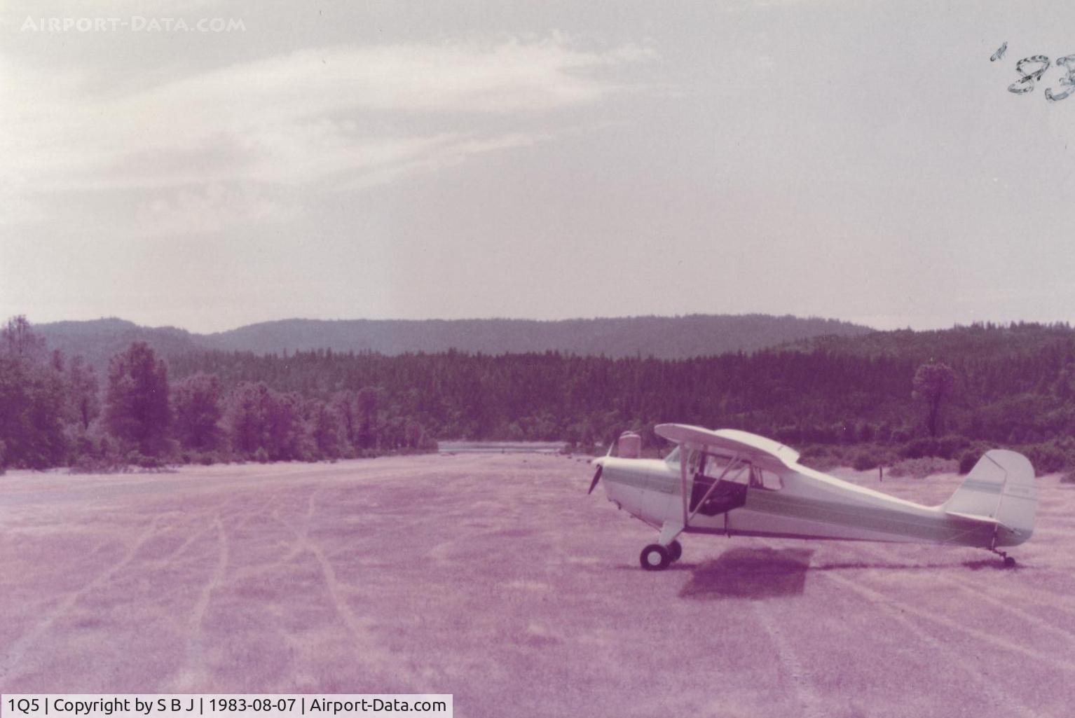 Gravelly Valley Airport (1Q5) - N9078E at the north end of runway.View is to the SW, down the runway and to the lake. While not an absolute one way strip, it is best to take off toward the lake as most pilots do.