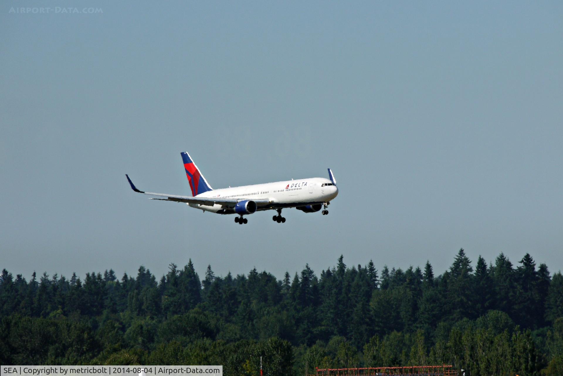 Seattle-tacoma International Airport (SEA) - Delta B767 at Seattle
