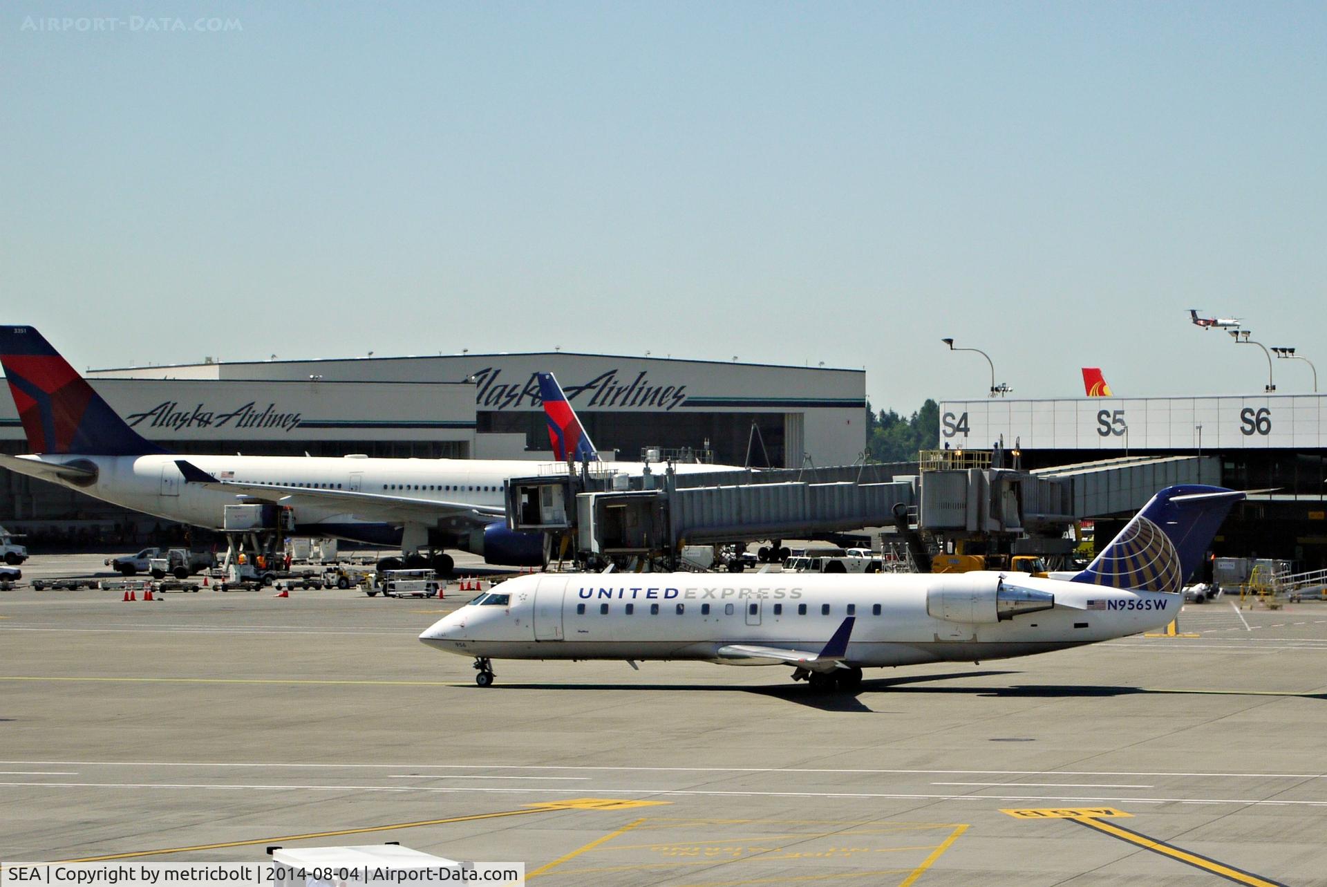 Seattle-tacoma International Airport (SEA) - Busy morning in SEA