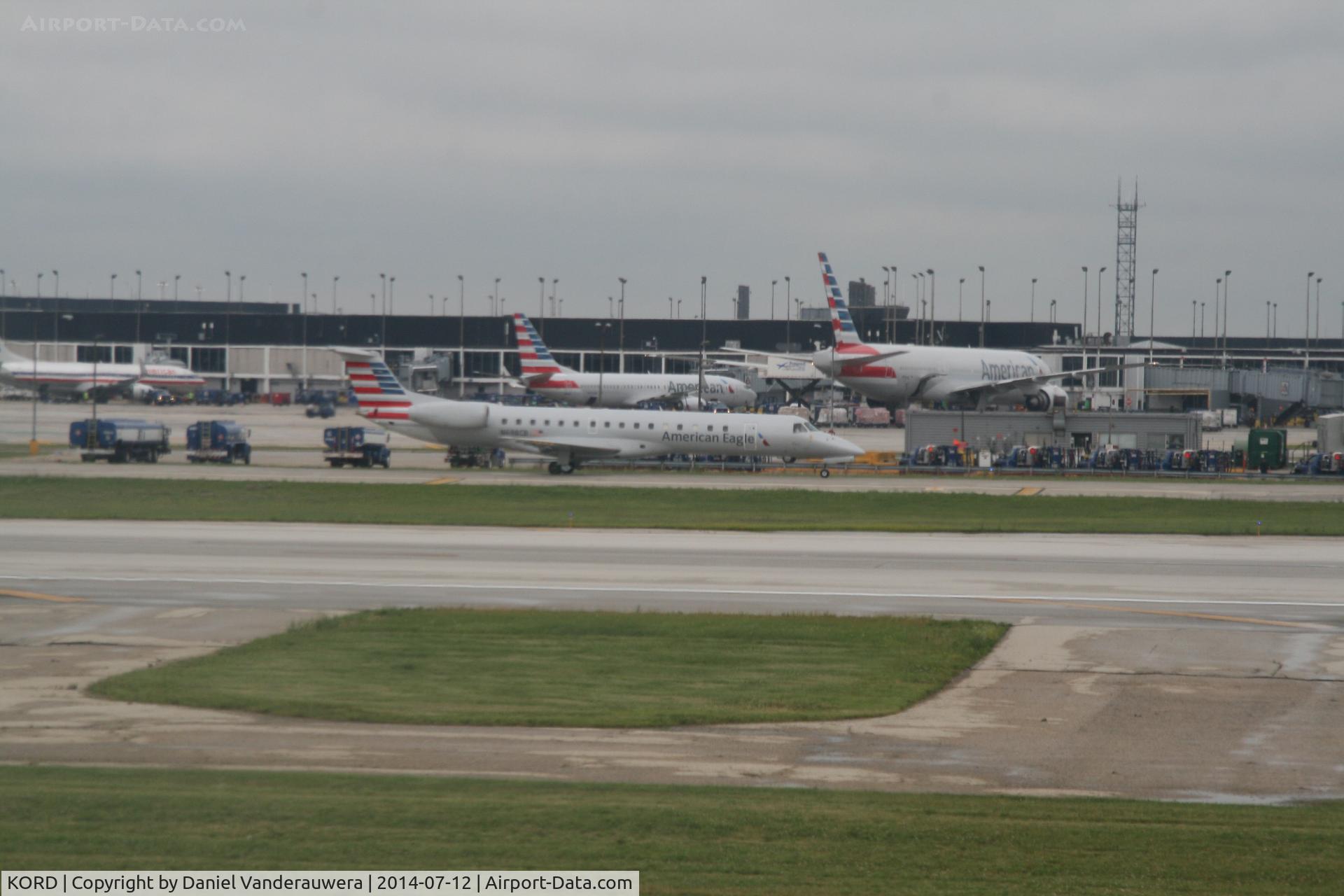Chicago O'hare International Airport (ORD) - AA apron
