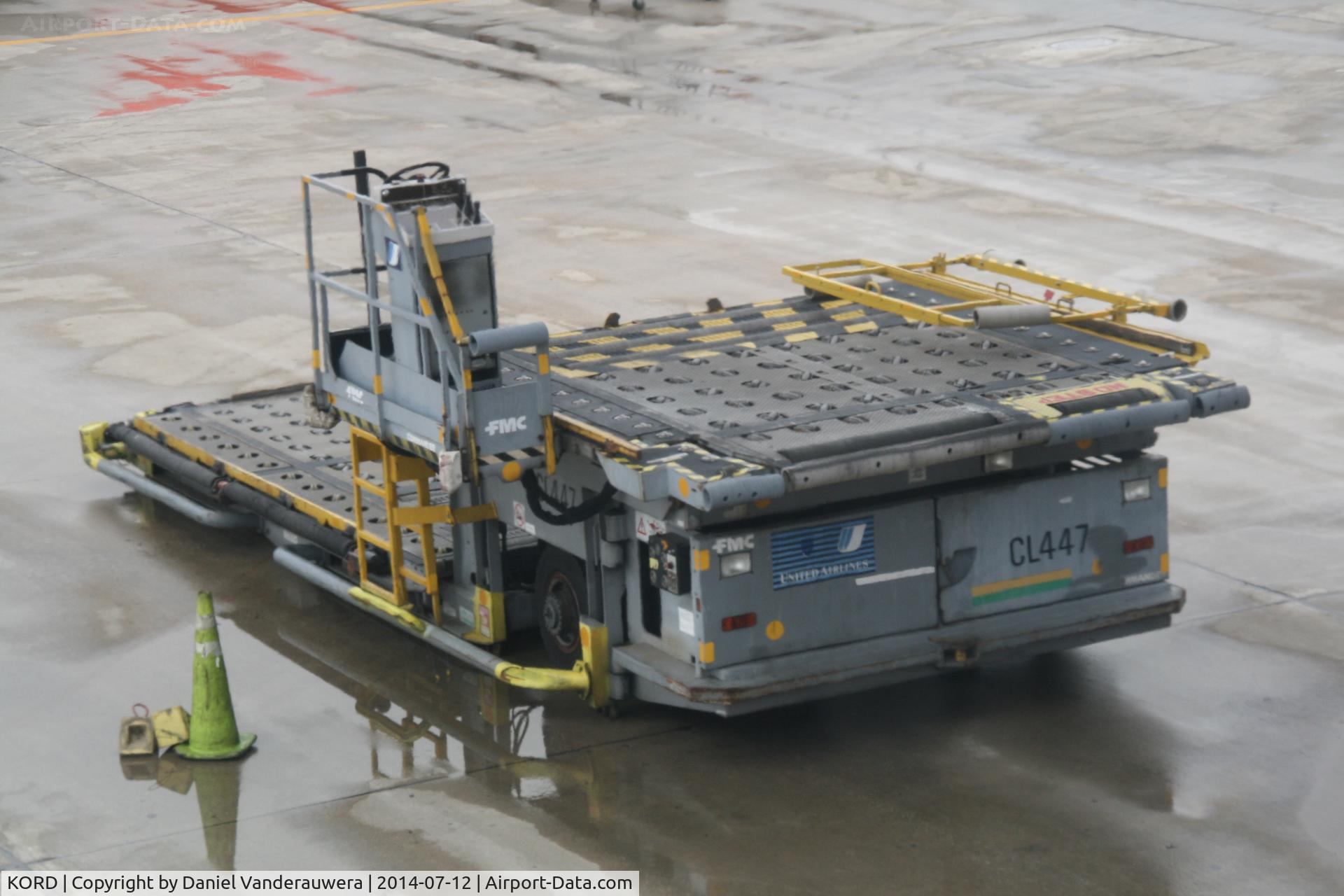 Chicago O'hare International Airport (ORD) - Loading/unloading equipment