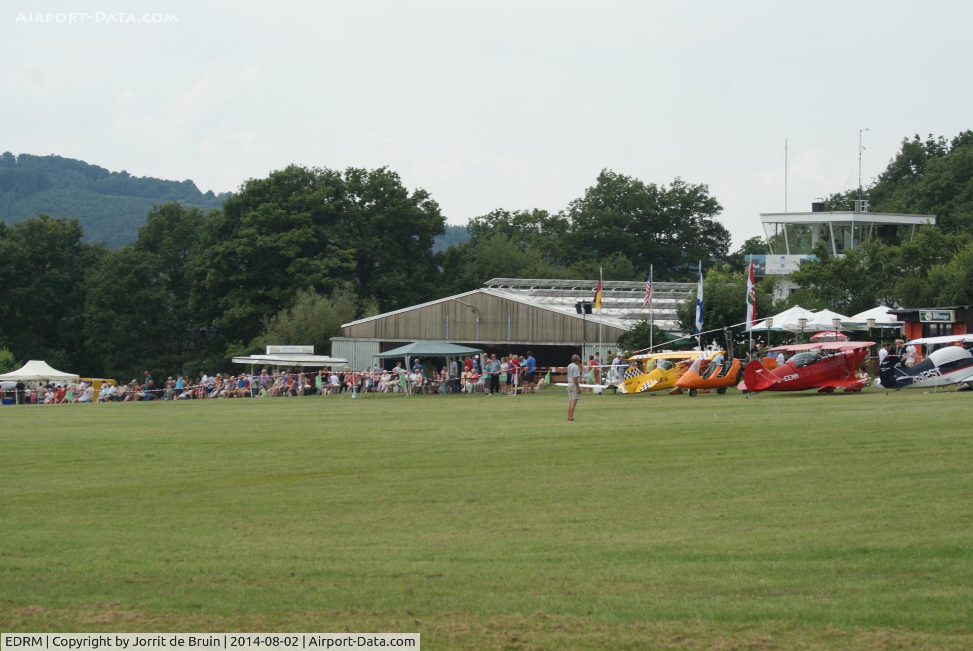 EDRM Airport - Während des Flugplatzfest auf dem Mont-Royal Traben-Trarbach Flugplatz. - During the Flugplatzfest on the Mont-Royal Traben-Trarbach airport.