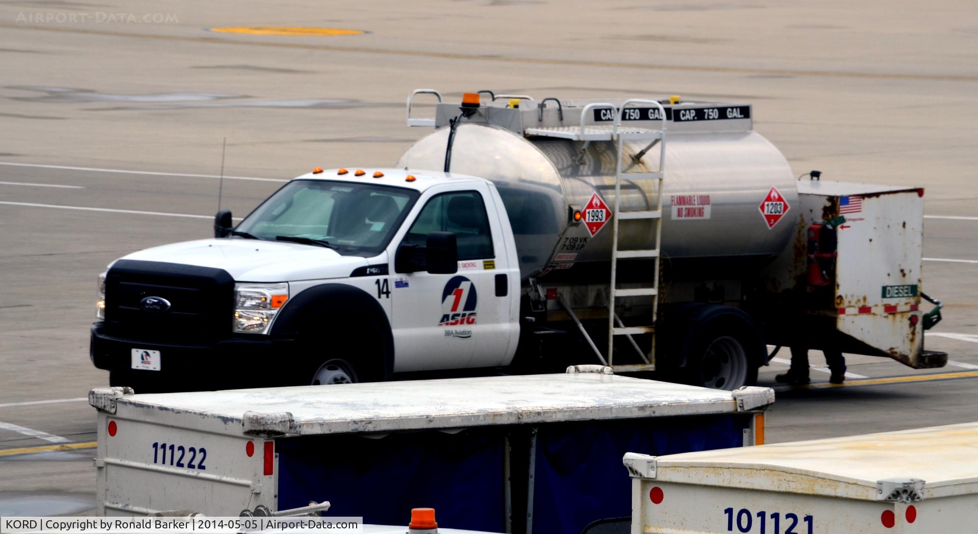 Chicago O'hare International Airport (ORD) - Fuel truck O'Hare