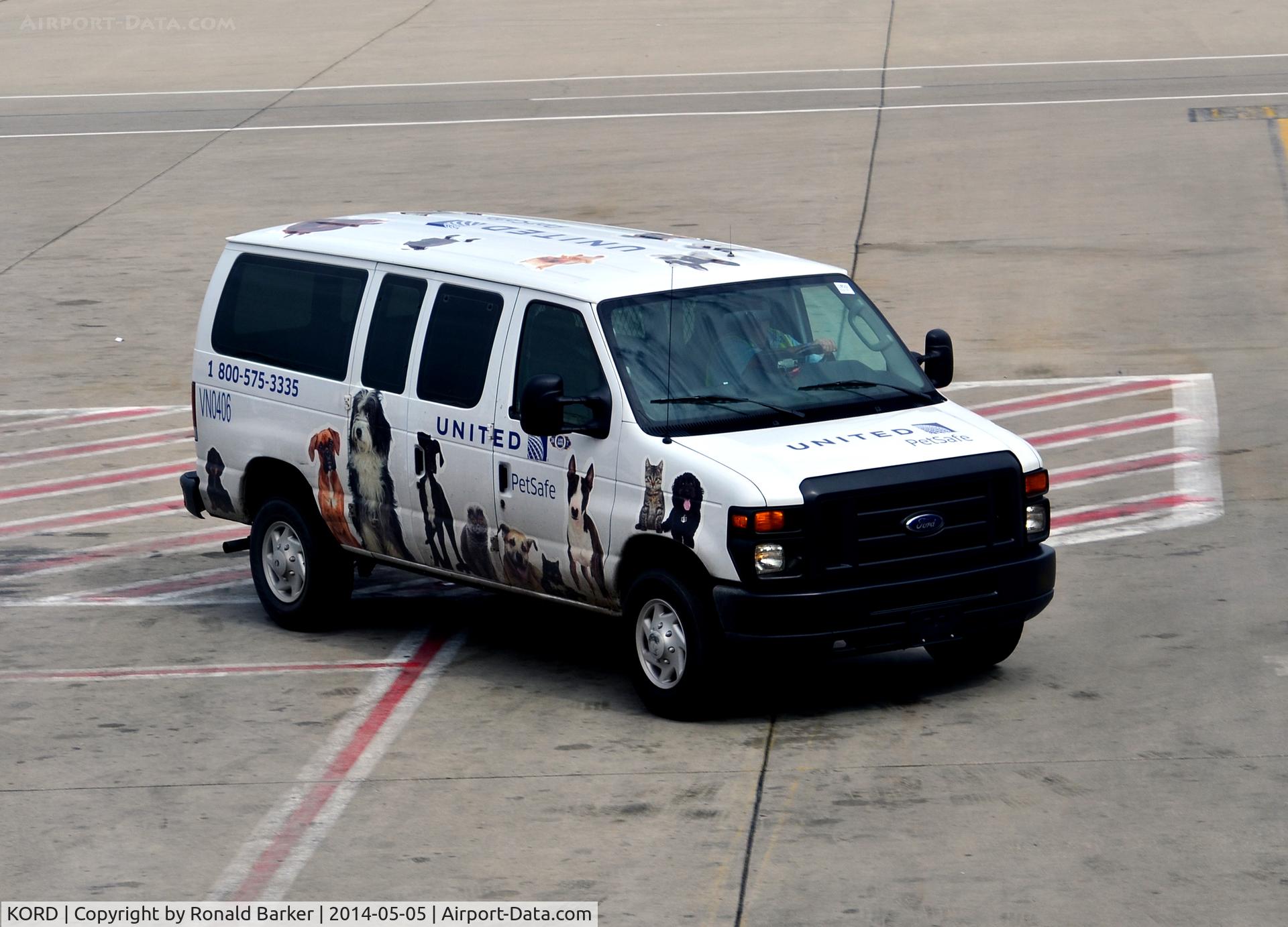Chicago O'hare International Airport (ORD) - Pet truck waiting for aircraft O'Hare