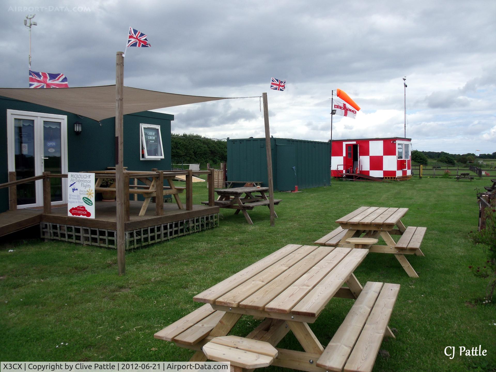 X3CX Airport - Luvverly All-Day Breakfast at X3CX - very pleasant viewing of the field.