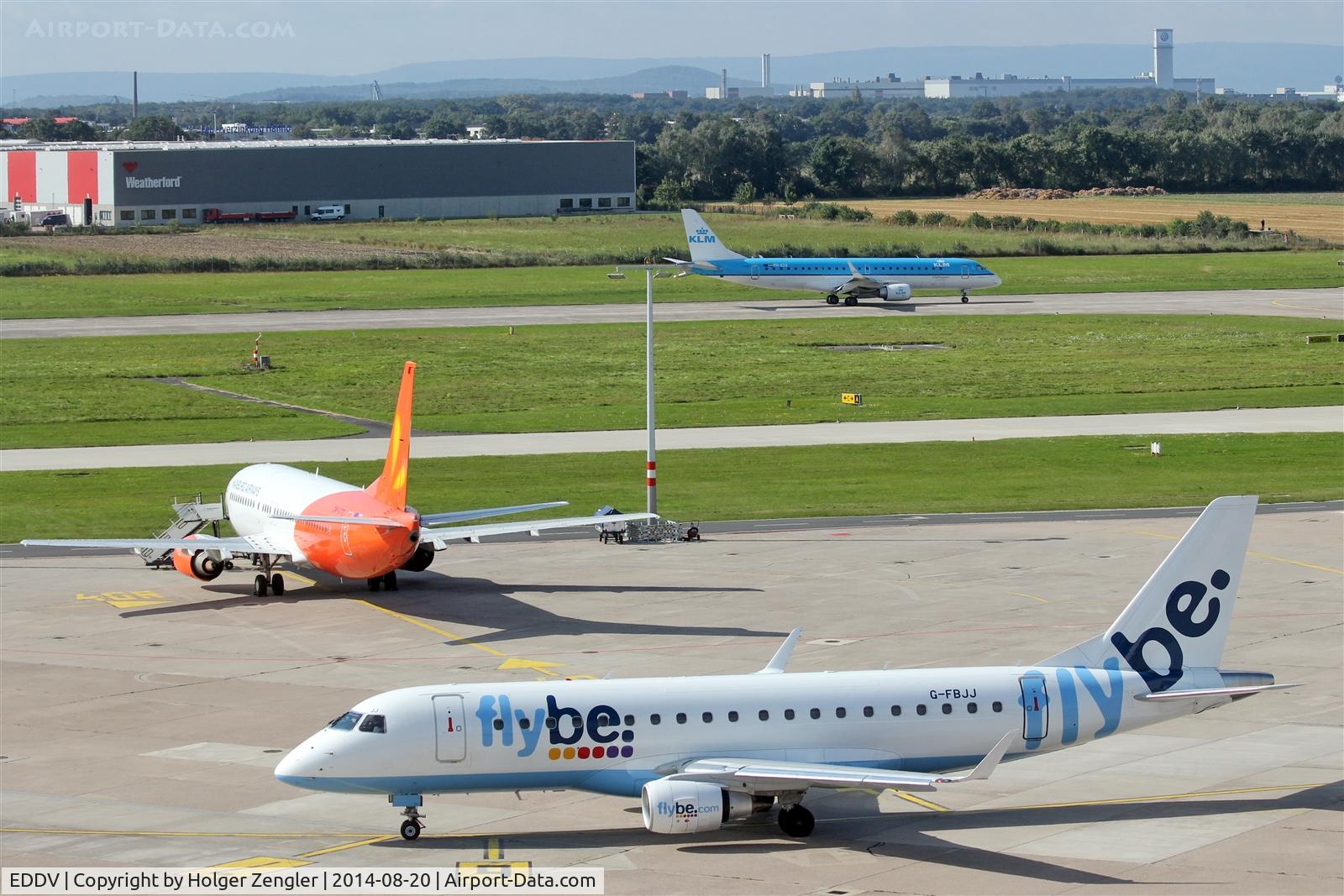 Hanover/Langenhagen International Airport, Hanover Germany (EDDV) - Business as usual on rwy and apron.....