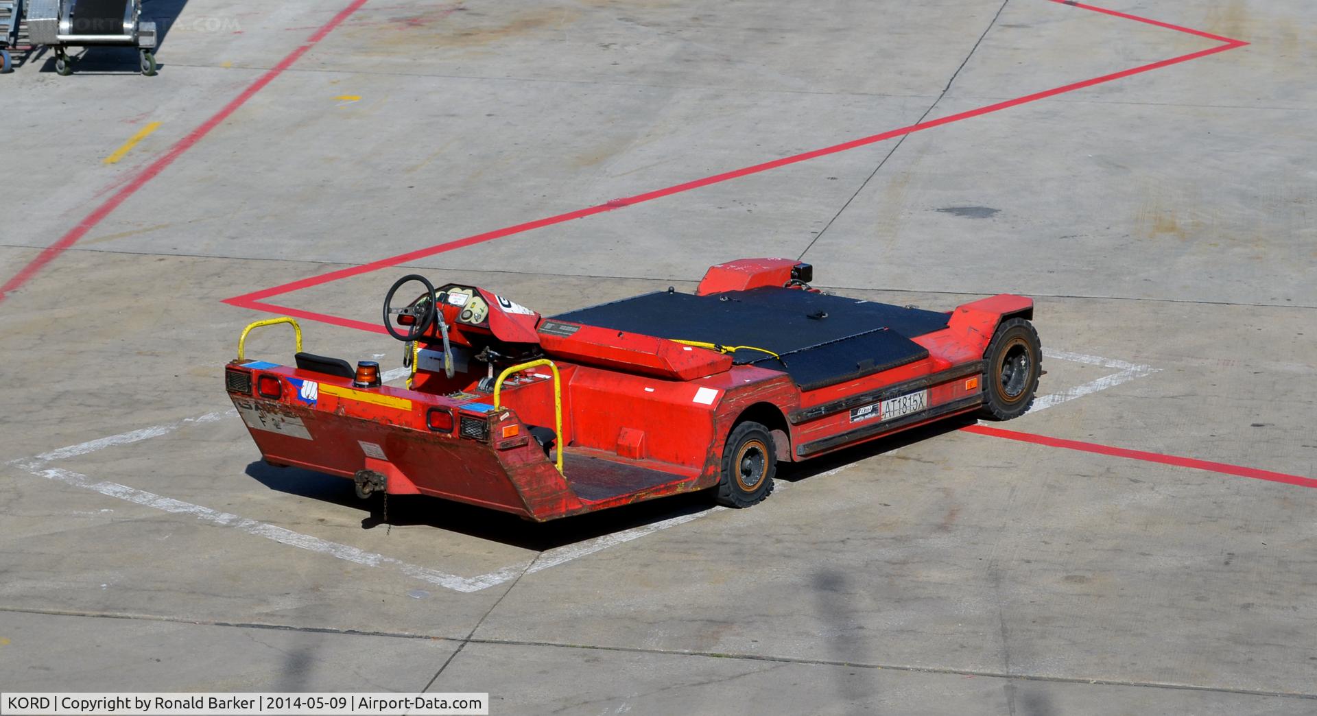 Chicago O'hare International Airport (ORD) - Aircraft tug