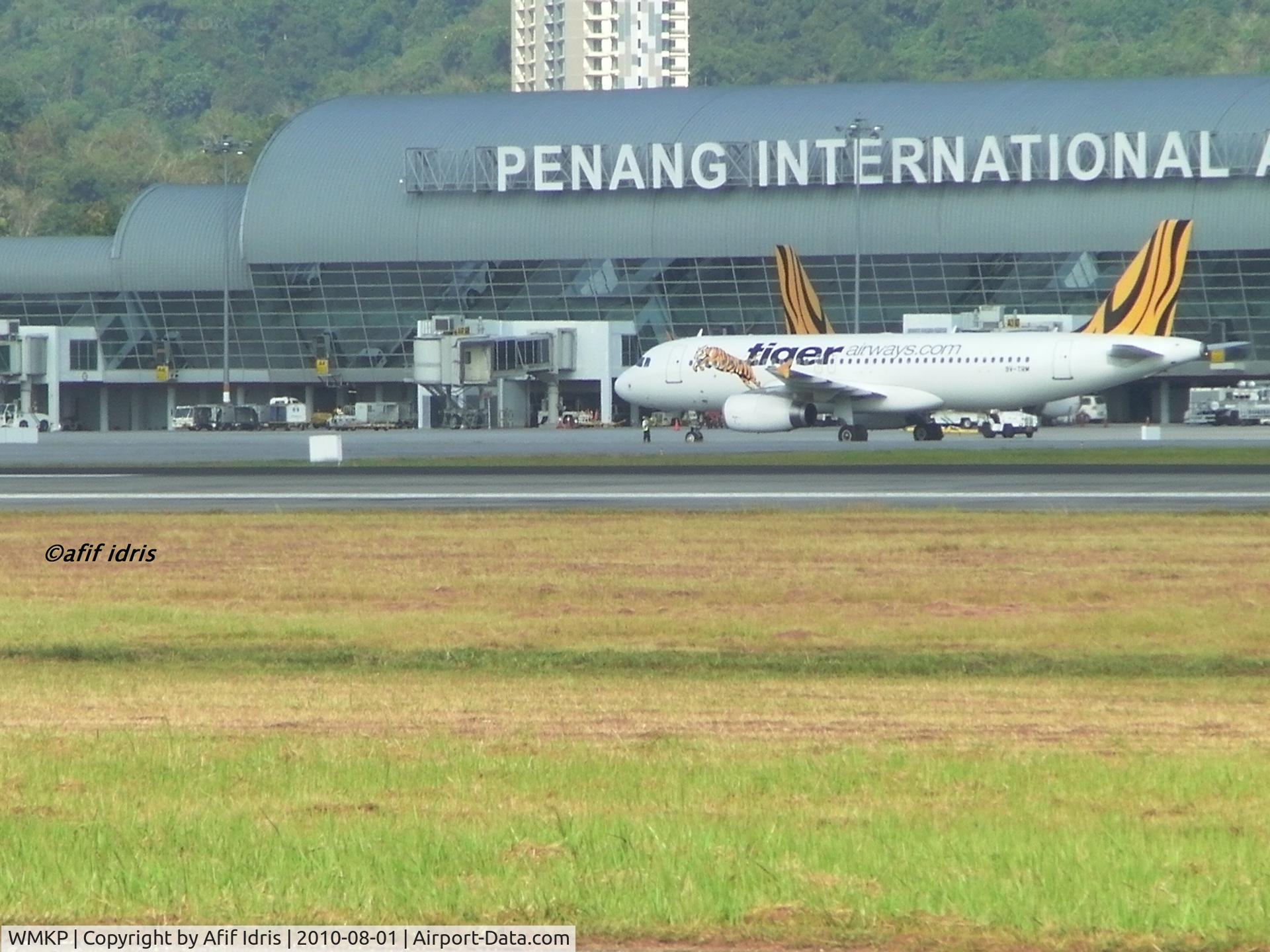 Bayan Lepas International Airport (Penang Int'l), George Town, Penang Malaysia (WMKP) - Two Tiger Air A320 at Penang.