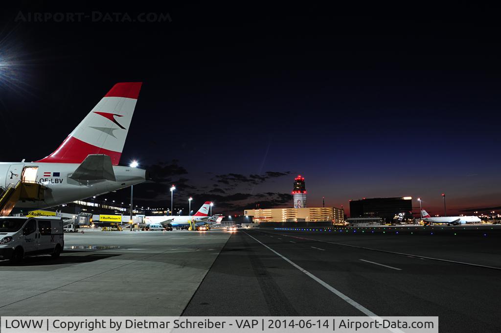 Vienna International Airport, Vienna Austria (LOWW) - Austrian Airlines Airbus 320
