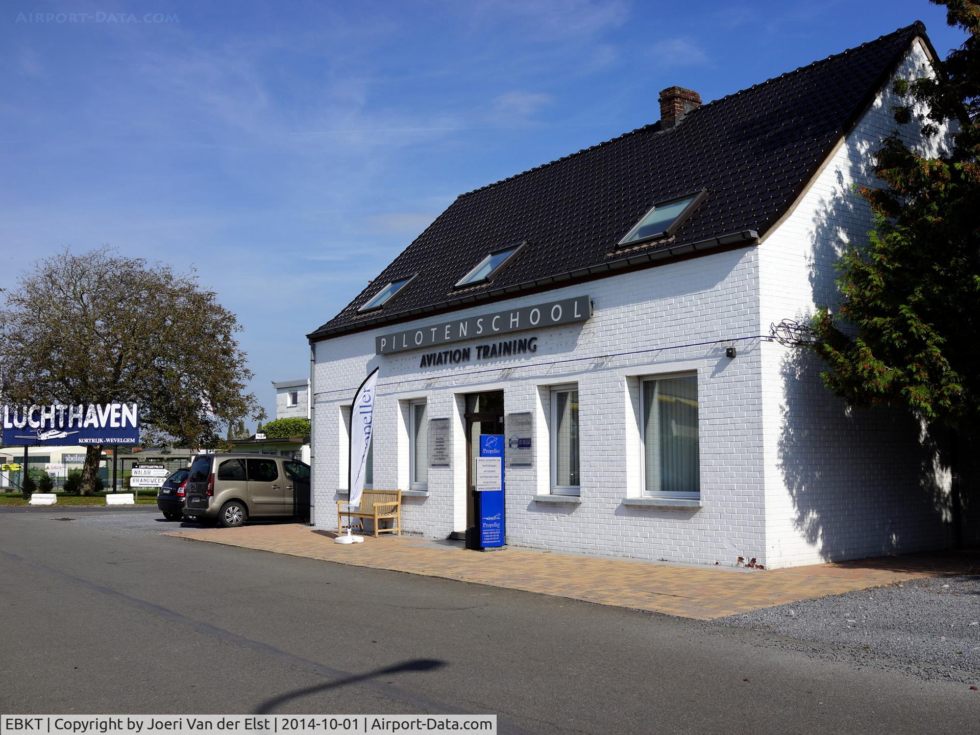 Kortrijk-Wevelgem International Airport, Kortrijk / Wevelgem Belgium (EBKT) - Pilot school