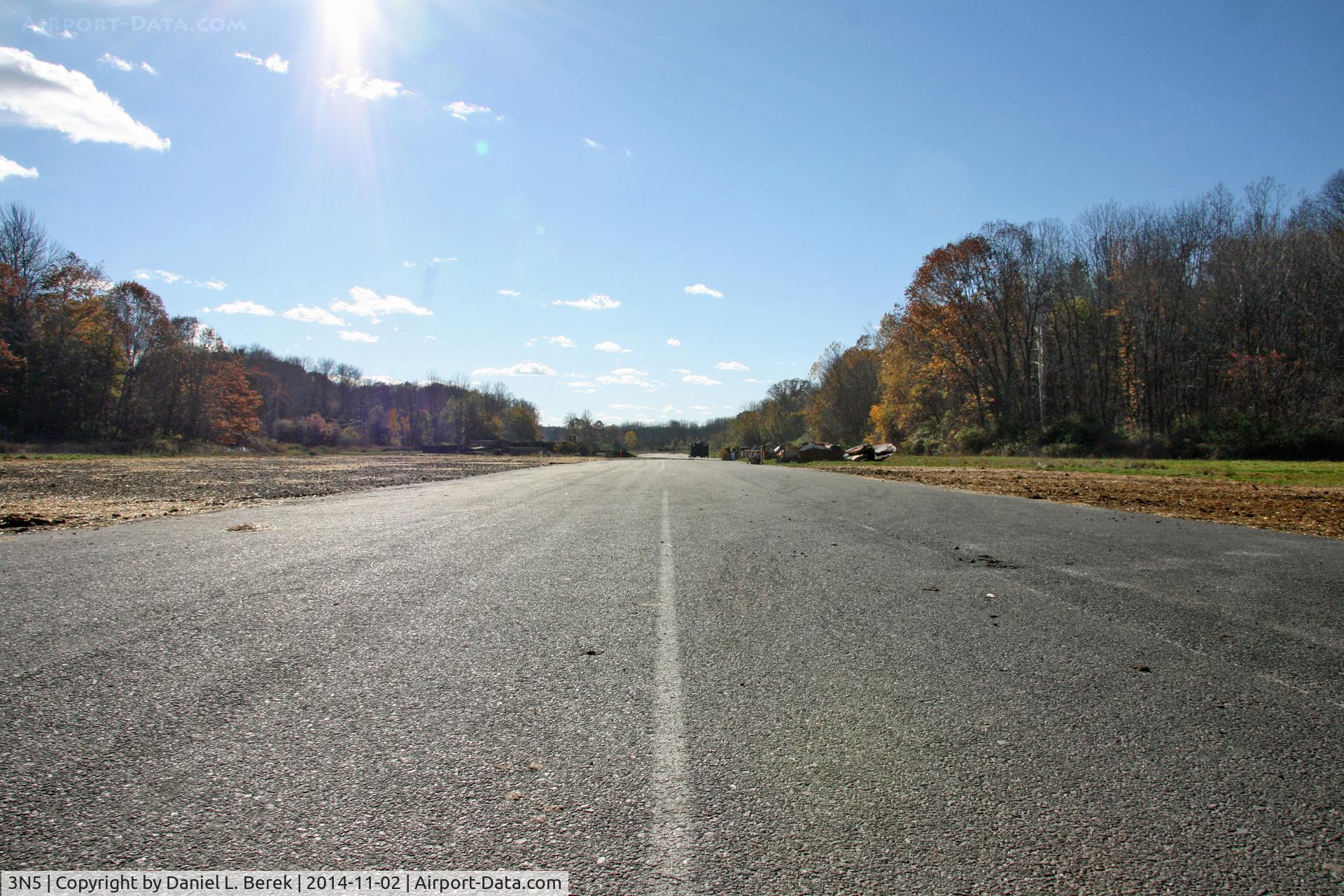 3N5 Airport - The only traffic Newton Airport's main runway sees is construction machinery for a utility company.  It may see helicopter flights as new transmission towers are built nearby.