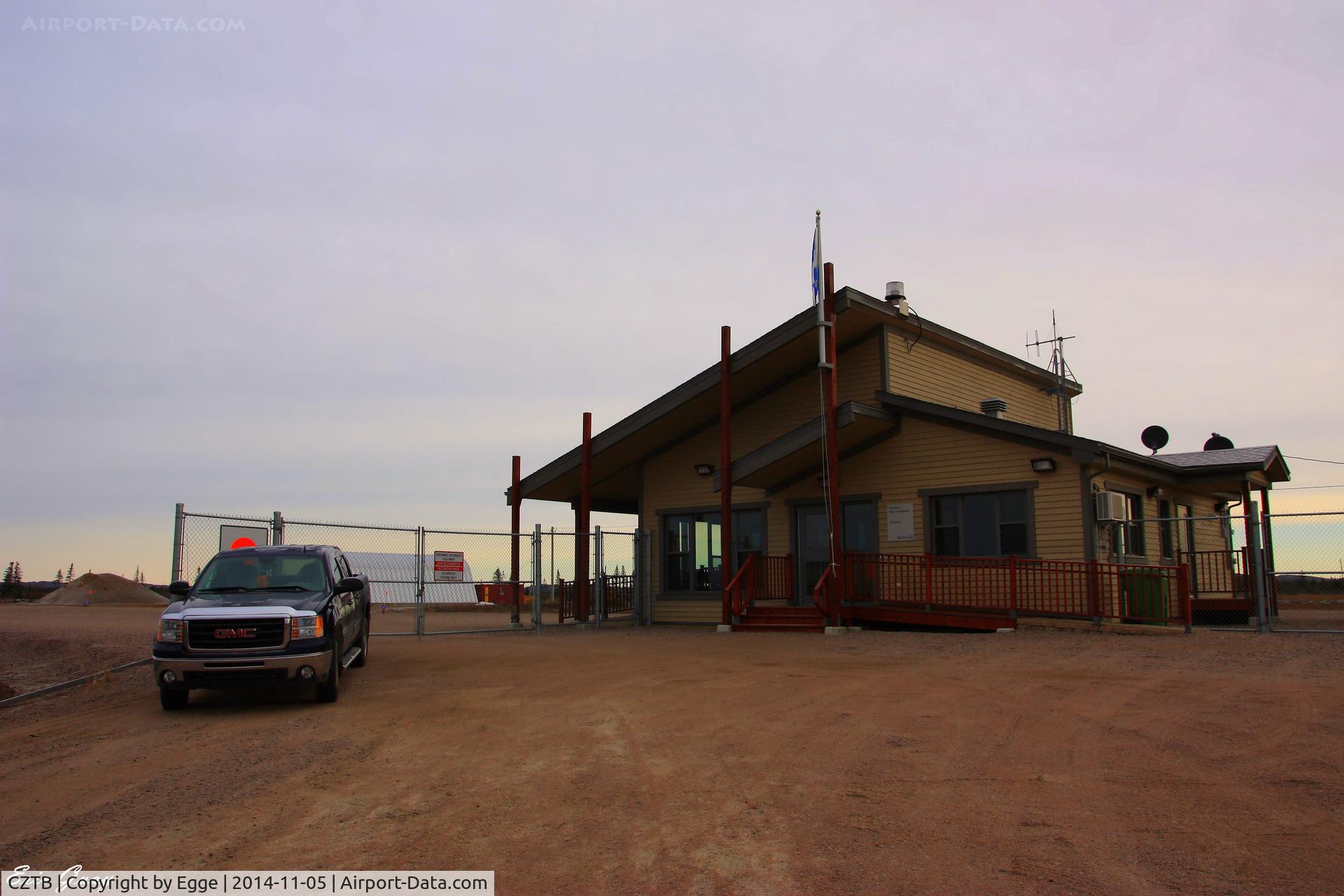 CZTB Airport - Tête-à-la-Baleine