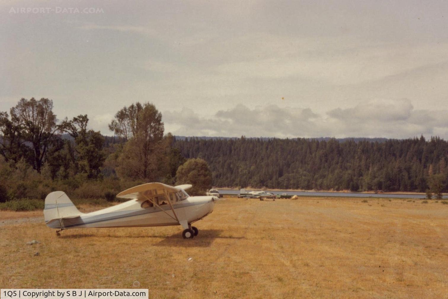 Gravelly Valley Airport (1Q5) - N9078E and another flight to Gravelly Valley.This time some other folks got the good location near the lake.They had a faster plane .