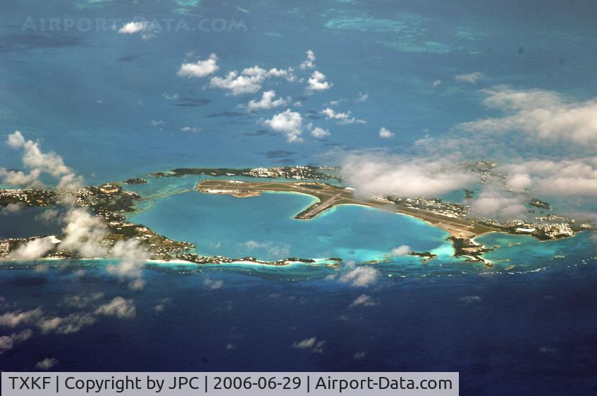 Bermuda International Airport (L.F. Wade Int'l Airport), Ferry Reach (near Hamilton) Bermuda (TXKF) - From 35,000 Ft, onboard Virgin Atlantic flight from LGW to Havana