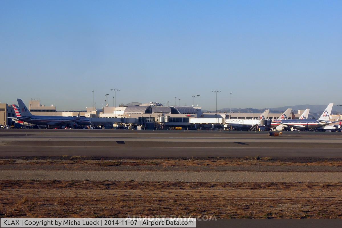 Los Angeles International Airport (LAX) - AA Terminal at LAX - still only one tail in the new livery