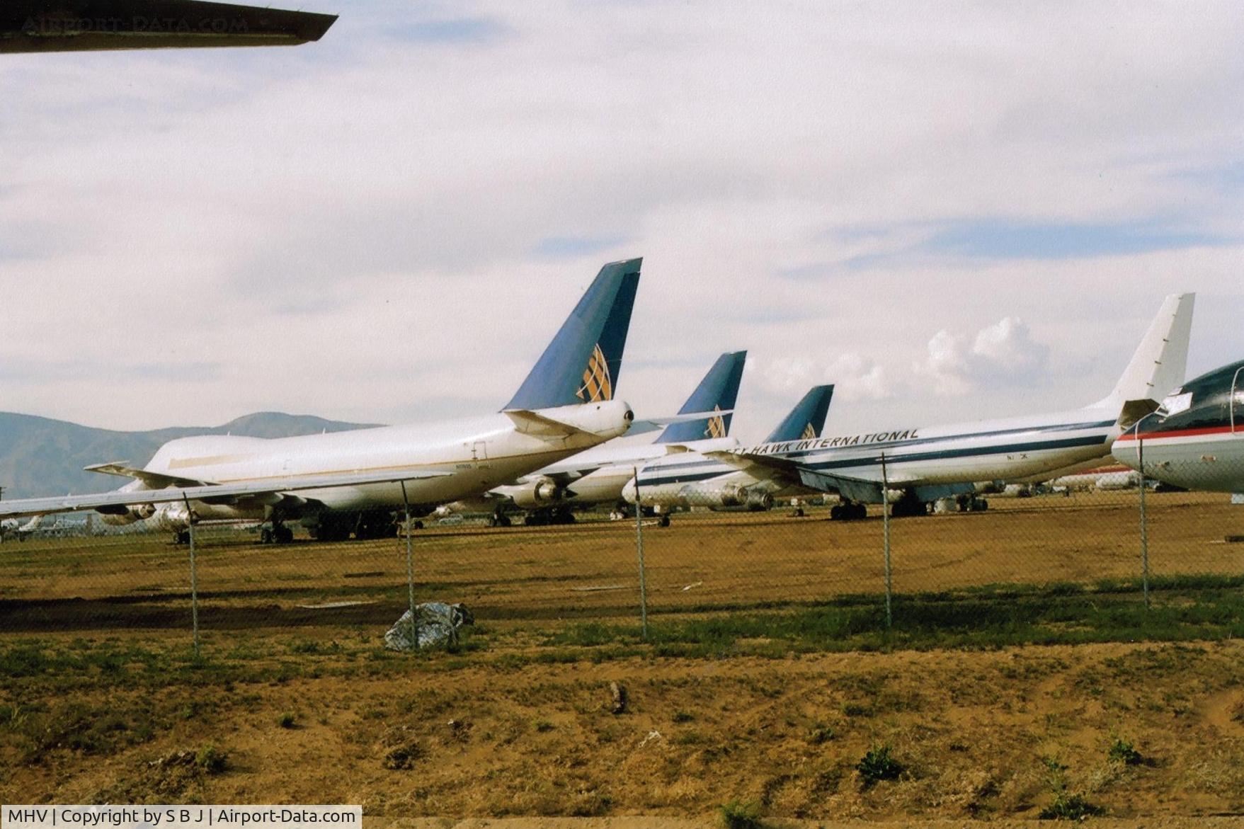 Mojave Airport (MHV) - Aircraft at Mojave storage. N17025 is the nearest 747. A 1973 747 238B.