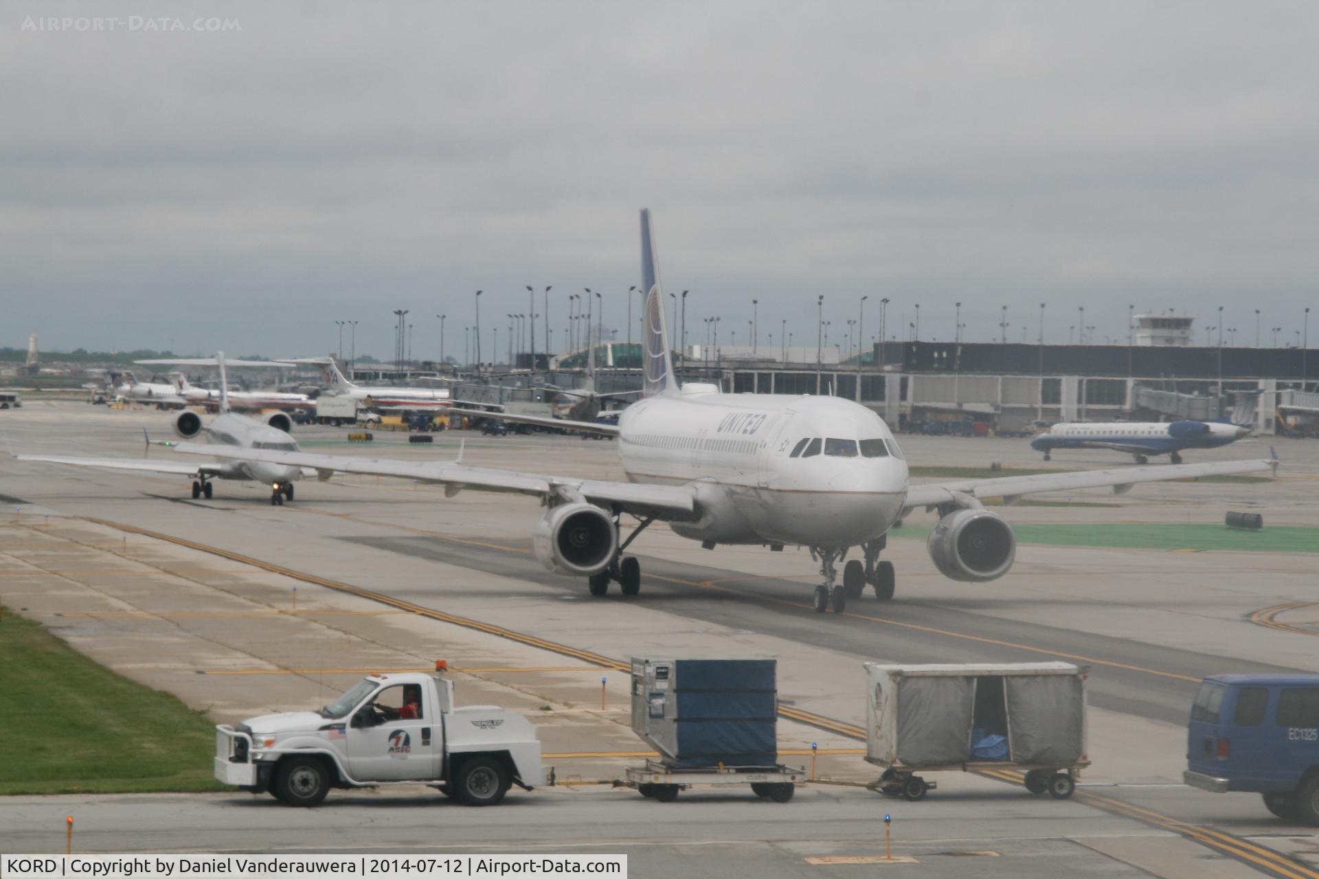 Chicago O'hare International Airport (ORD) - Heavy traffic