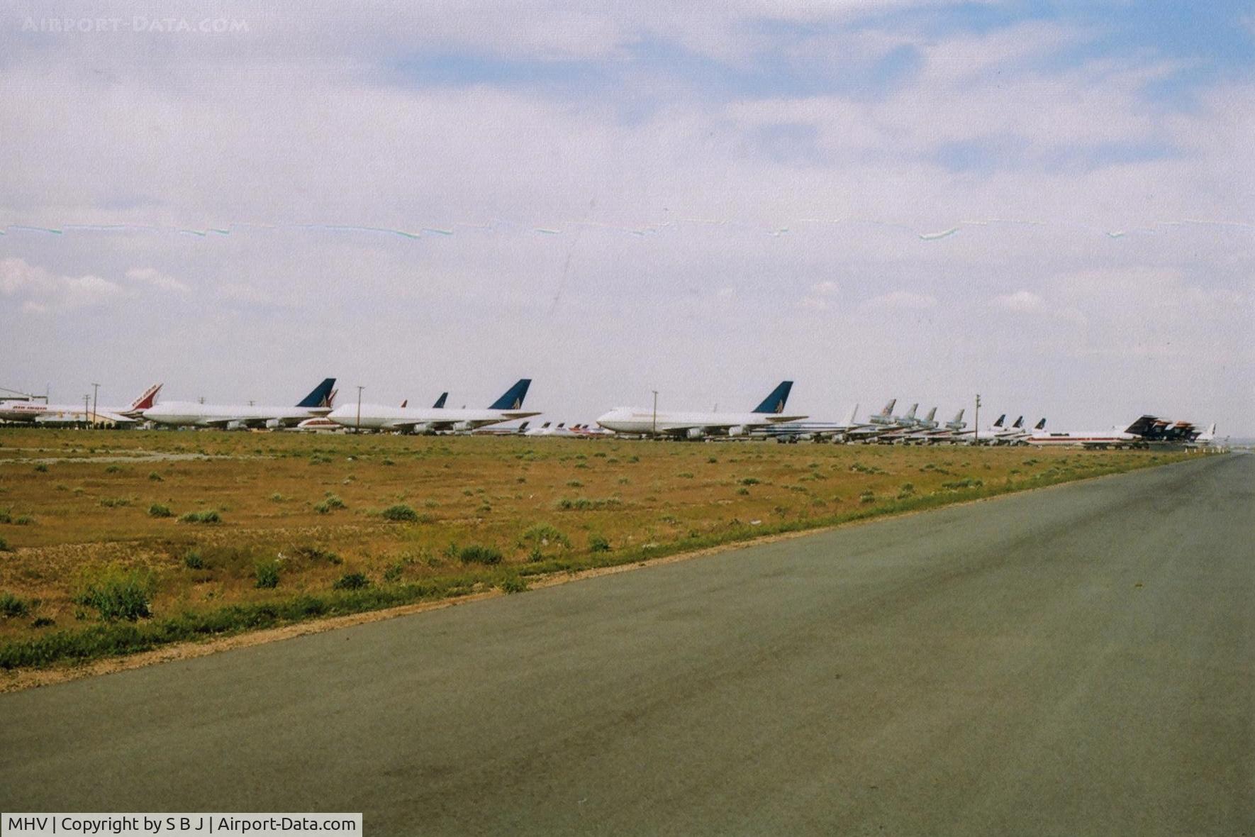 Mojave Airport (MHV) - Looks like a very busy airport, but its very very quiet!