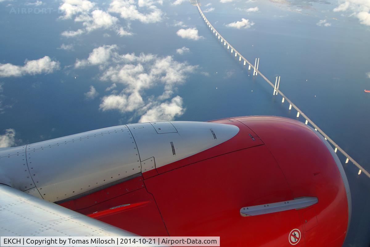 Copenhagen Airport, Kastrup near Copenhagen Denmark (EKCH) - Approaching CPH onboard Air Berlin's D-ABDB with a fantastic view passing the Öresund Bridge.