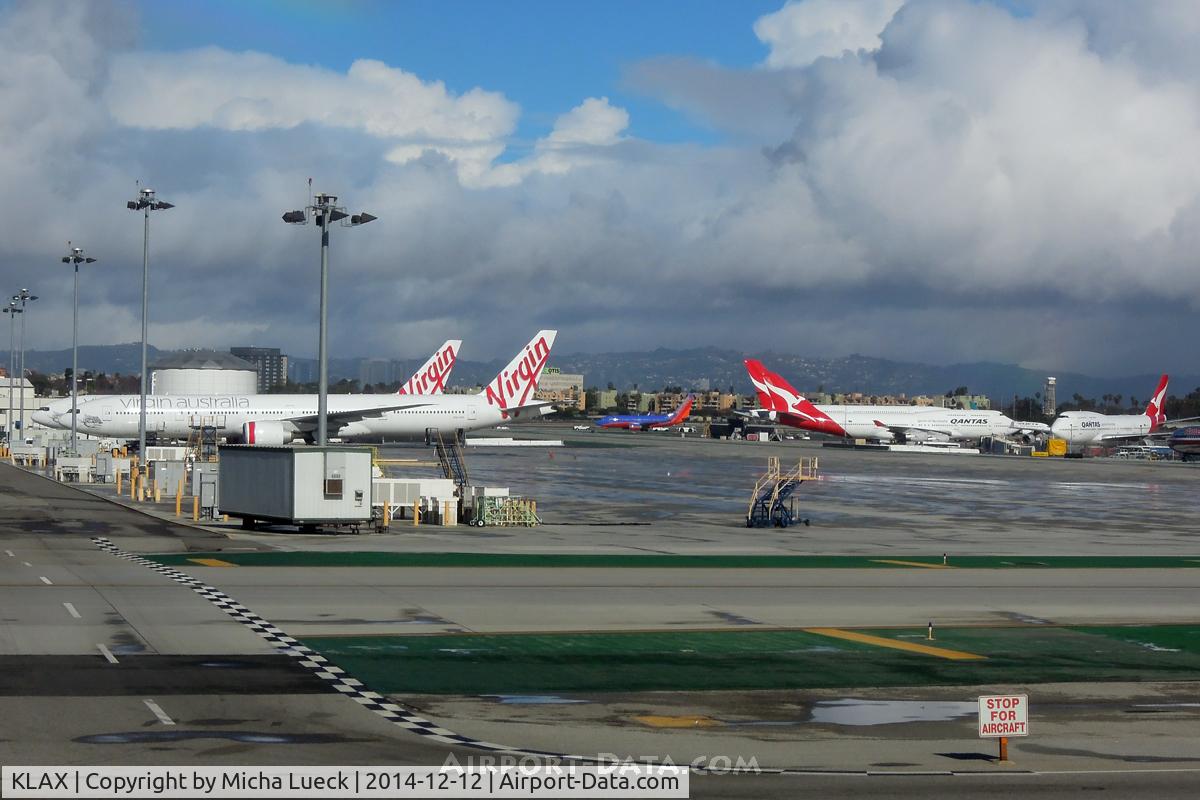 Los Angeles International Airport (LAX) - The daily layover of the Australian carriers at a remote stand