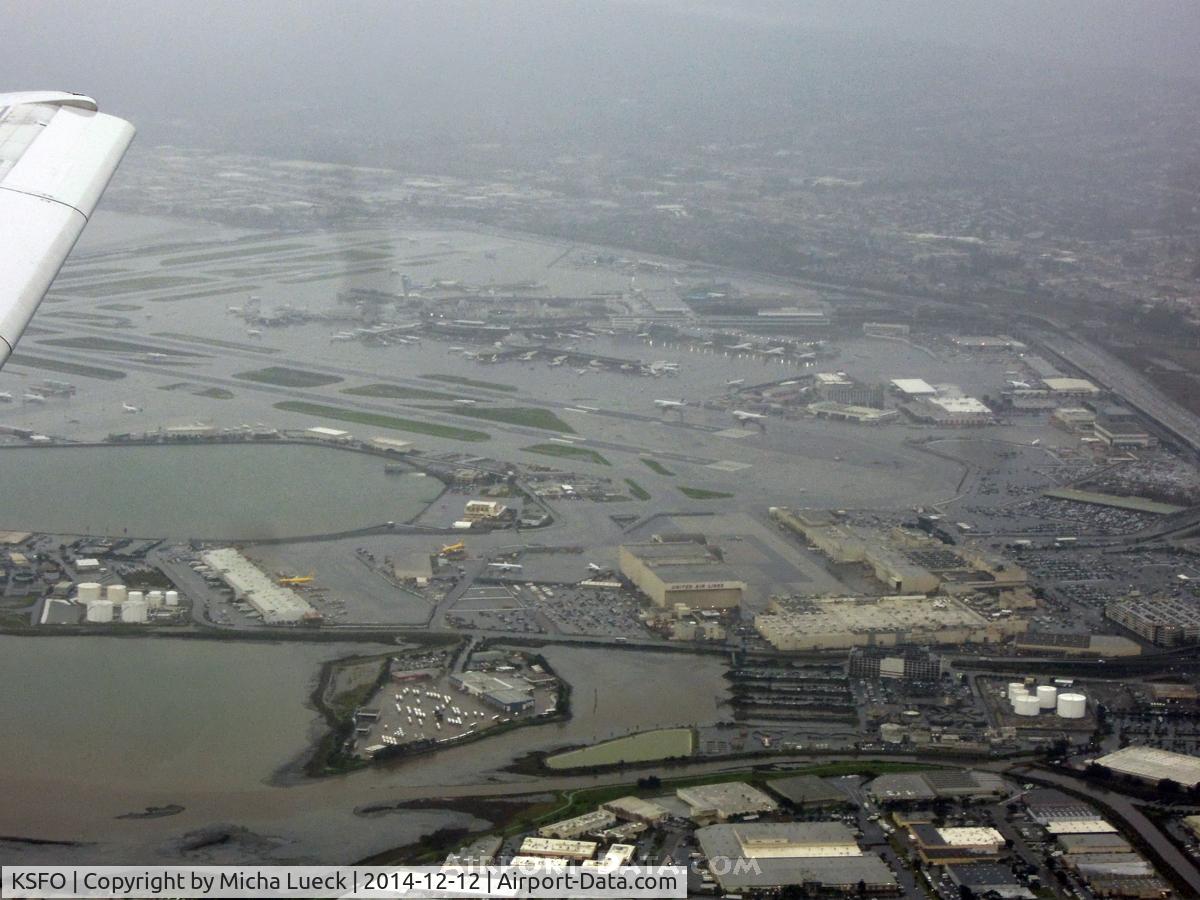 San Francisco International Airport (SFO) - Heavy rain at SFO - the city was flooded and had no power... (SFO-LAX)