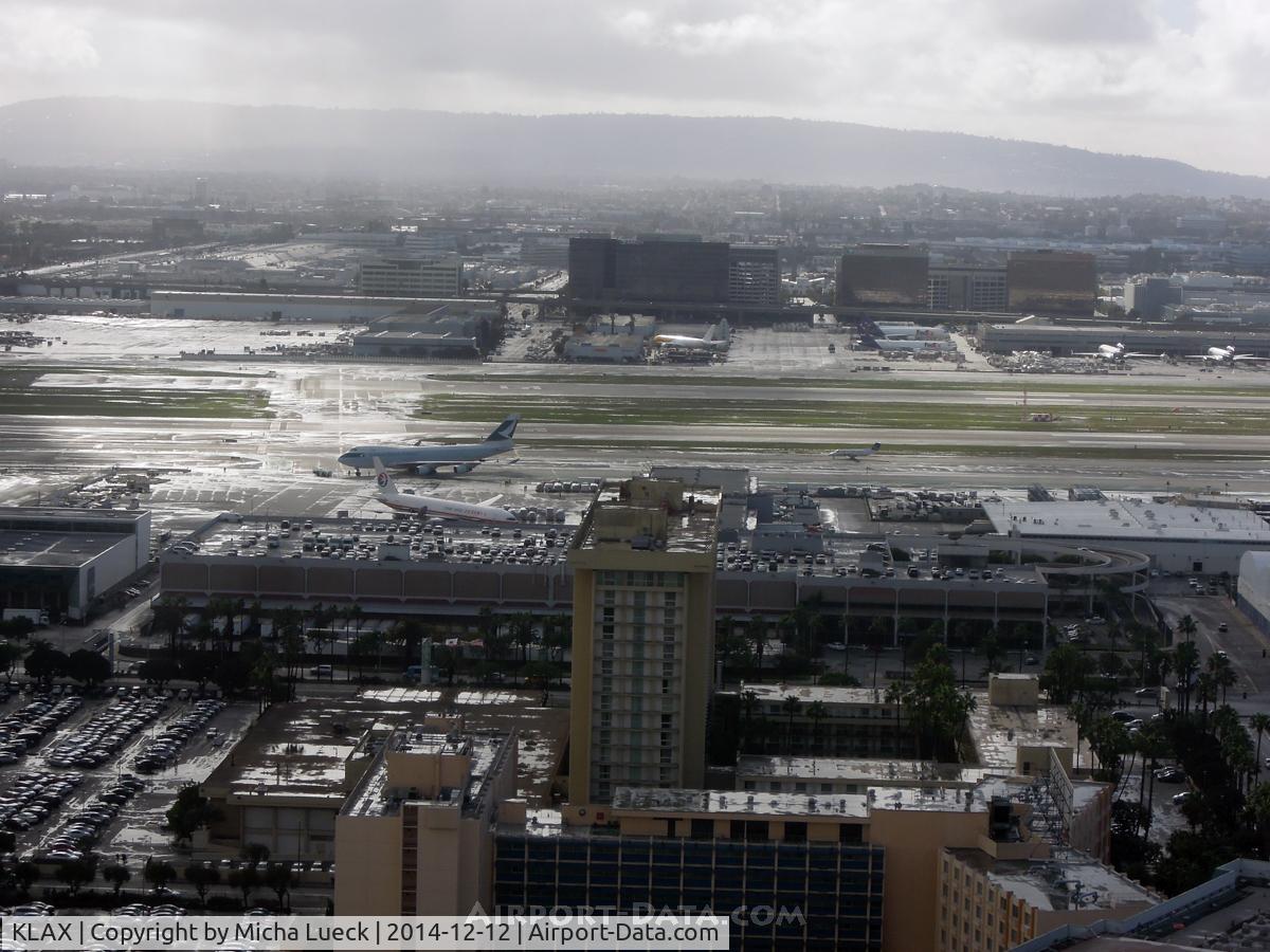Los Angeles International Airport (LAX) - I thought it never rains in Southern California...(taken from N831UA, SFO-LAX)