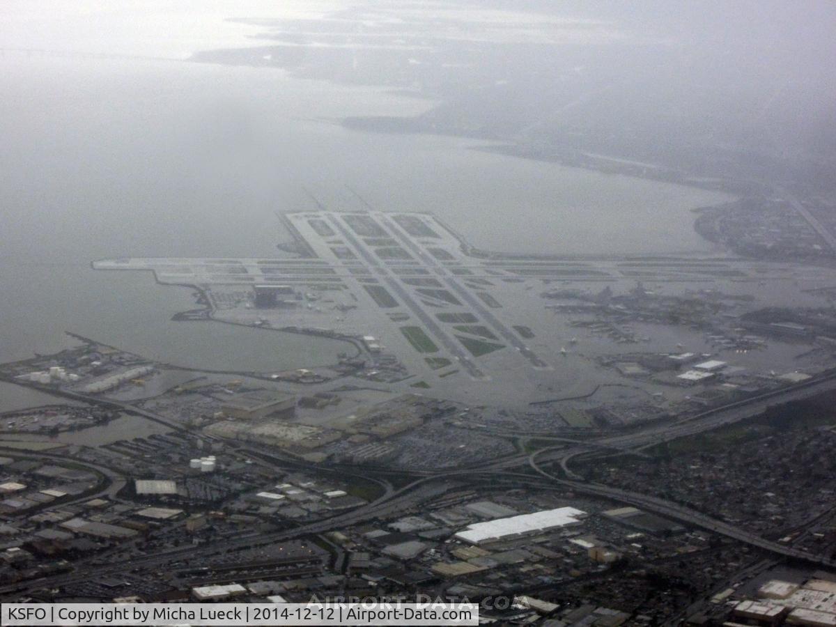 San Francisco International Airport (SFO) - Heavy rain at SFO