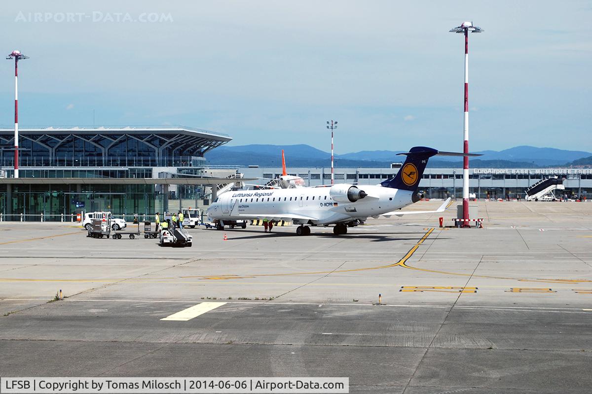 EuroAirport Basel-Mulhouse-Freiburg, Basel (Switzerland), Mulhouse (France) and Freiburg (Germany) France (LFSB) - Taxiing to the gate after an Easyjet flight from SXF