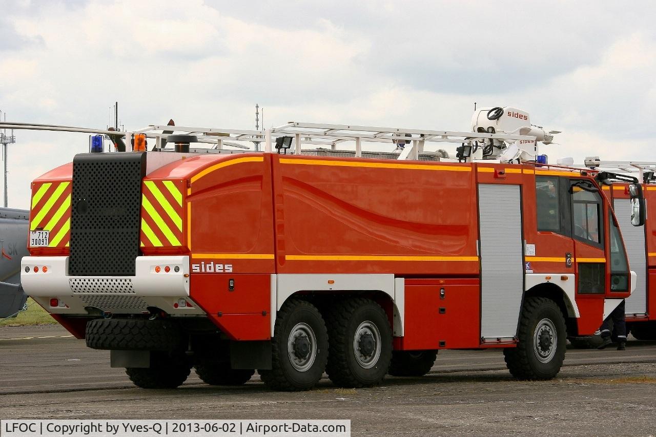 Châteaudun Airport, Châteaudun France (LFOC) - Fire Truck, Châteaudun Air Base 279 (LFOC) Open day 2013