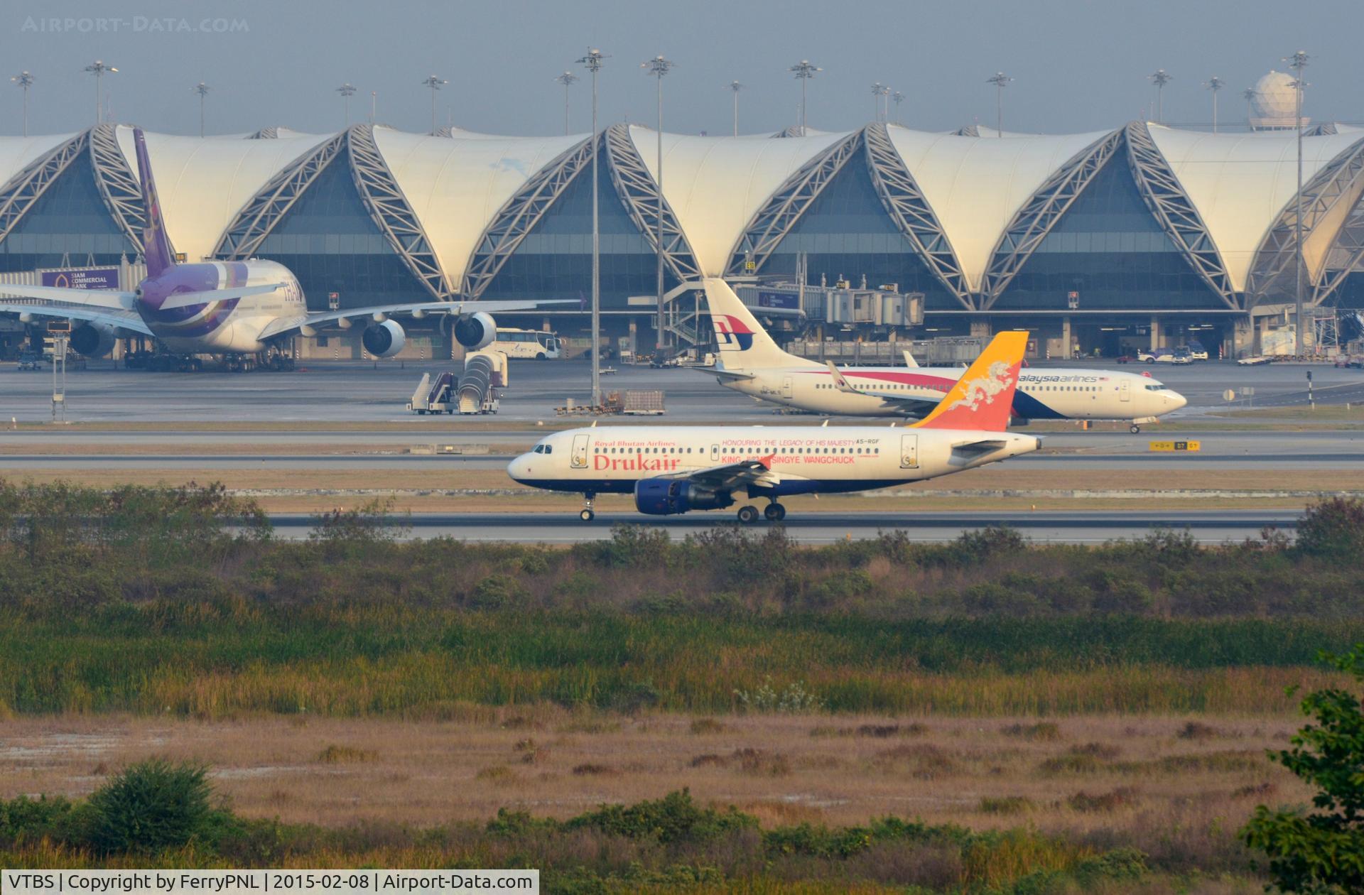 Suvarnabhumi Airport (New Bangkok International Airport), Samut Prakan (near Bangkok) Thailand (VTBS) - Activity at BKK.