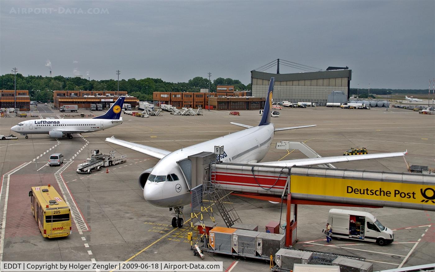 Tegel International Airport (closing in 2011), Berlin Germany (EDDT) - Busines as usual on southern apron.....