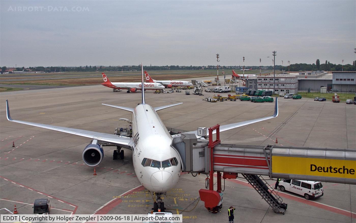 Tegel International Airport (closing in 2011), Berlin Germany (EDDT) - Apron overview at gate 1 ....
