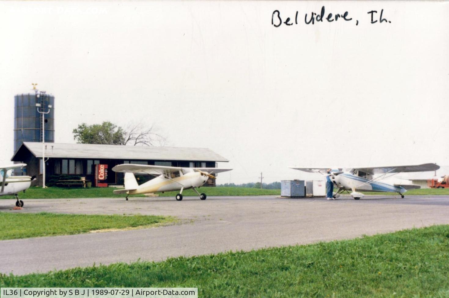 Bob Walberg Field Airport (IL36) - A fuel stop at IL36.