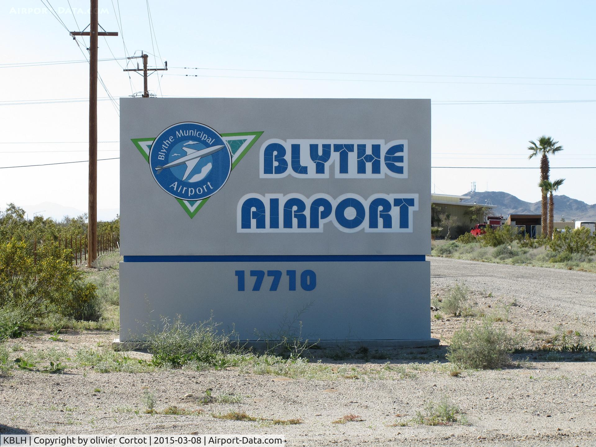 Blythe Airport (BLH) - Here we are !