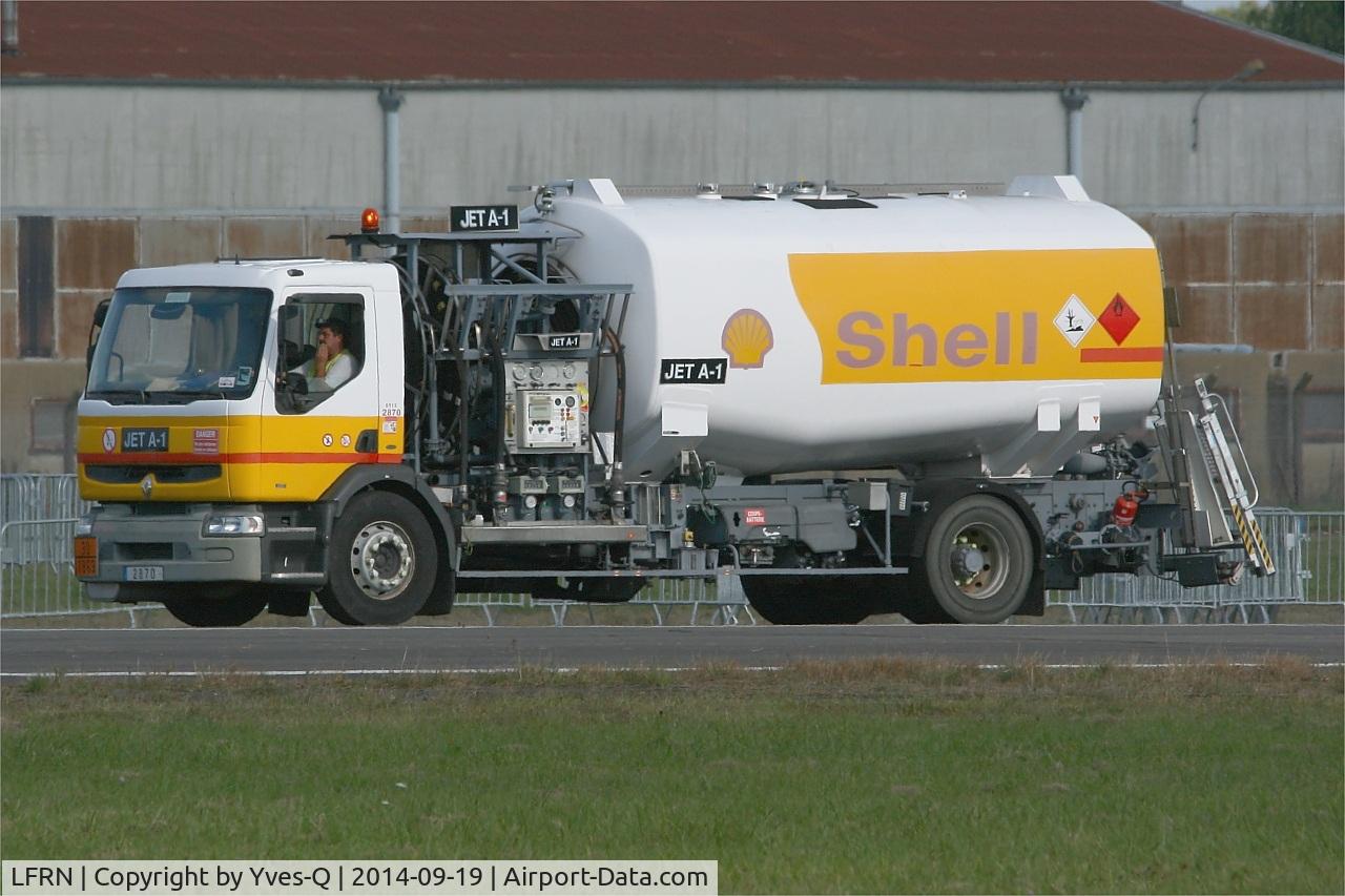 Rennes Airport, Saint-Jacques Airport France (LFRN) - Refueling truck, Rennes-St Jacques airport (LFRN-RNS)