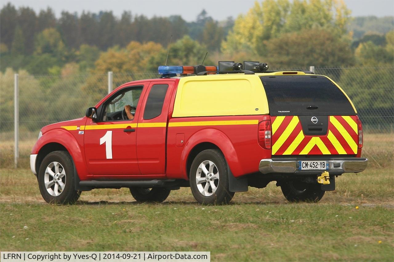 Rennes Airport, Saint-Jacques Airport France (LFRN) - Runway control (bird strike hazard), Rennes-St Jacques airport (LFRN-RNS)