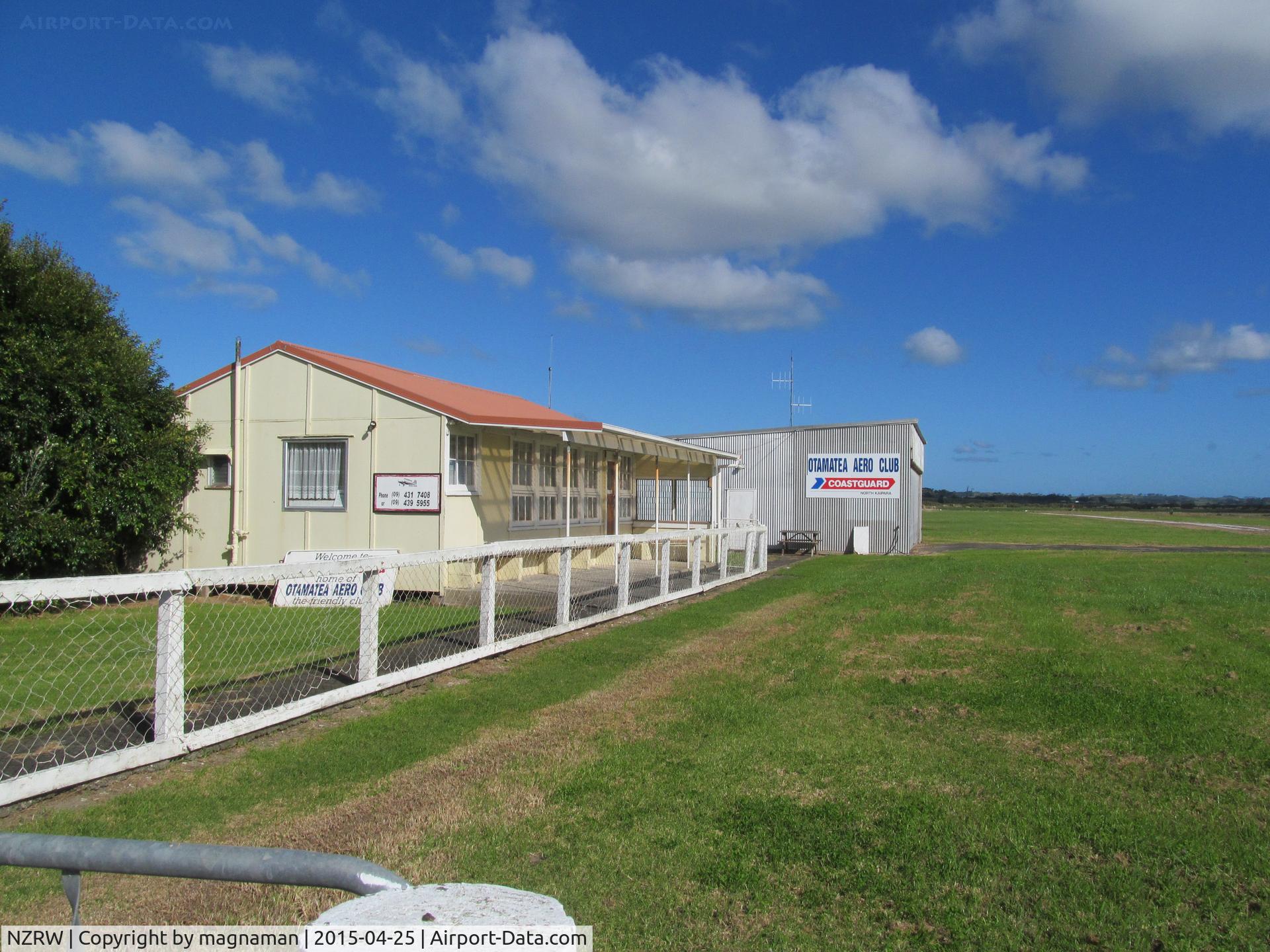 Ruawai Aerodrome Airport, Ruawai New Zealand (NZRW) - Clubhouse and single hangar at Ruawai. 
