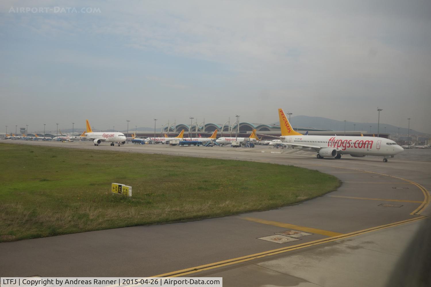 Istanbul Sabiha Gökçen International Airport, Istanbul Turkey (LTFJ) - line-up for take-off