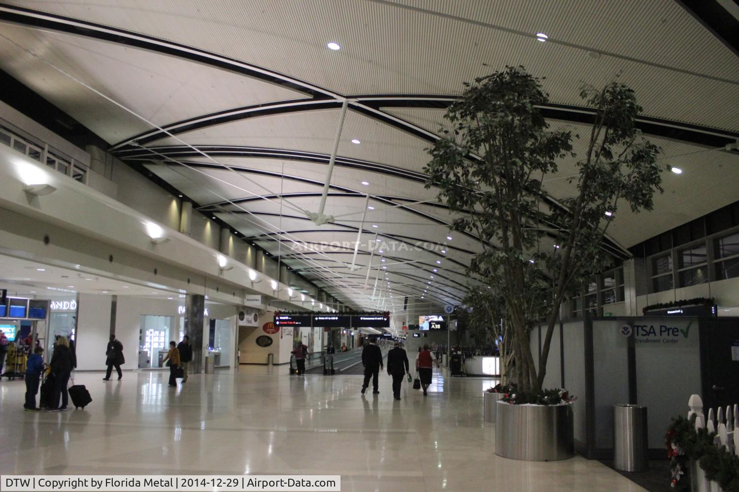 Detroit Metropolitan Wayne County Airport (DTW) - McNamara Terminal