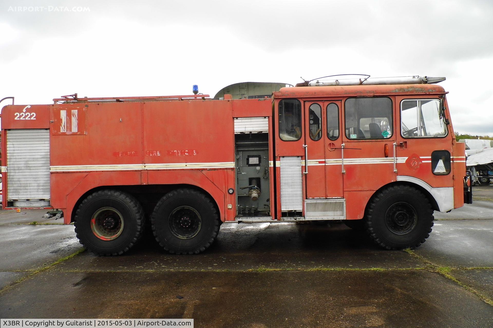 X3BR Airport - An old emergency vehicle at Bruntingthorpe Airfield