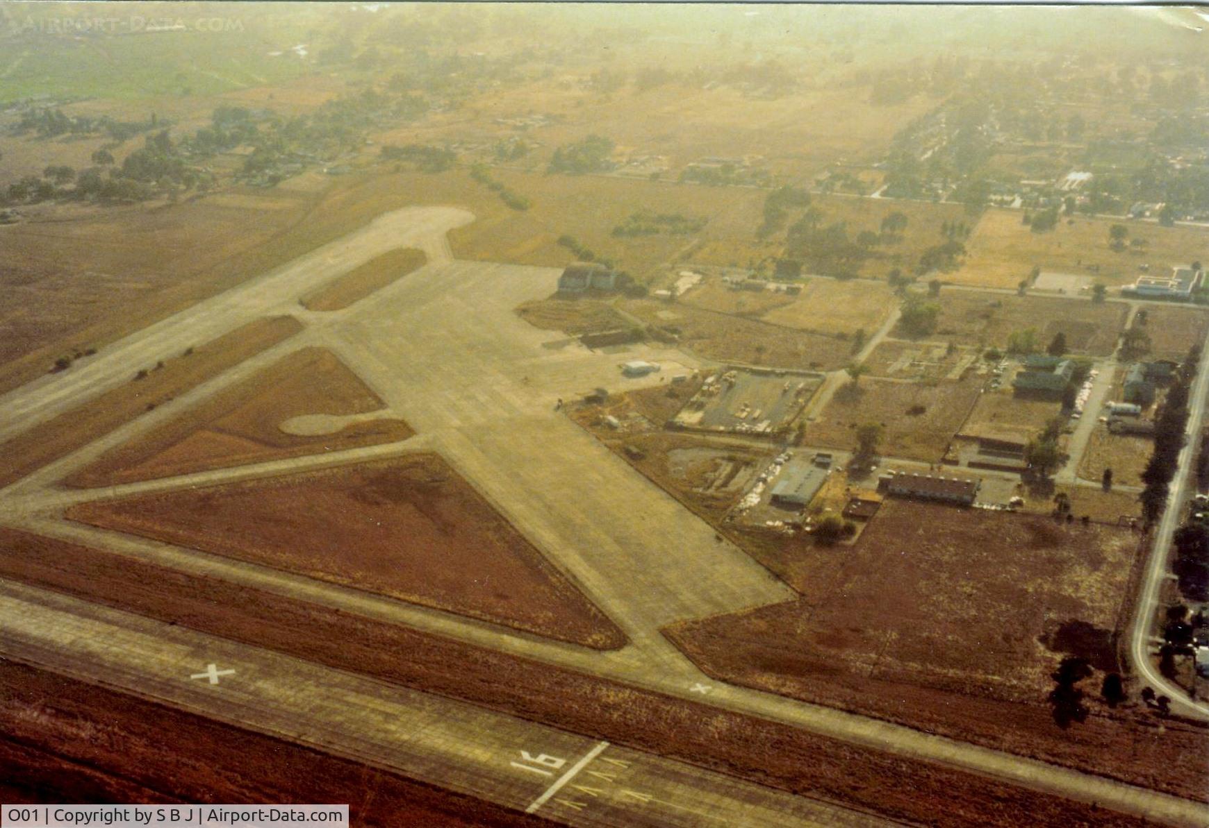O01 Airport - Santa Rosa Air Center was a well used airport by the warbird pilots,so with 7K feet of runway, not having enough runway was seldom an issue.Some large hangars were demolished by the time this picture was taken.
