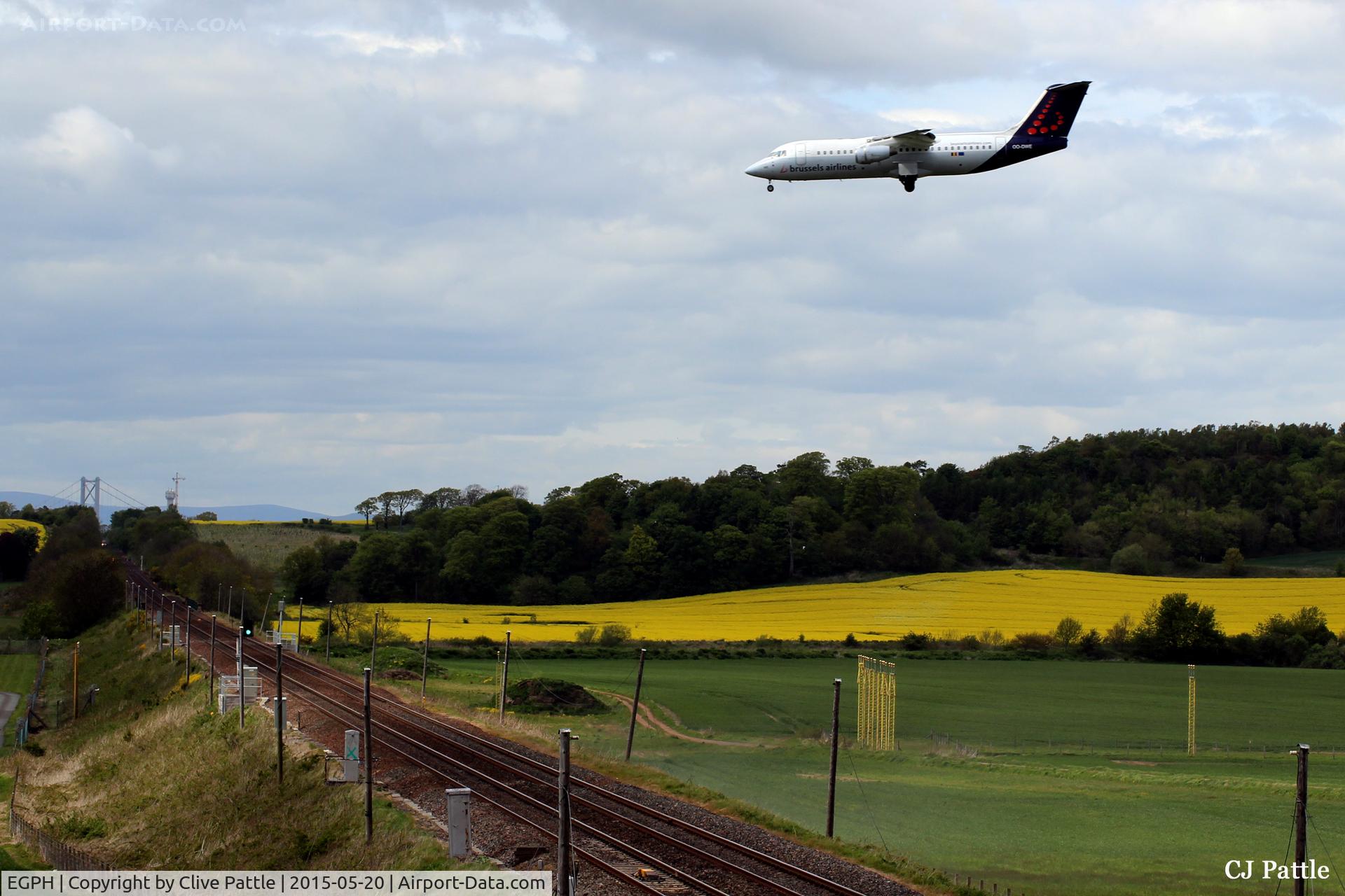 Edinburgh Airport, Edinburgh, Scotland United Kingdom (EGPH) - A Brussels Airlines BAe 146/Avro RJ OO-DWE on finals to land at Edinburgh EGPH over the adjacent railway line.