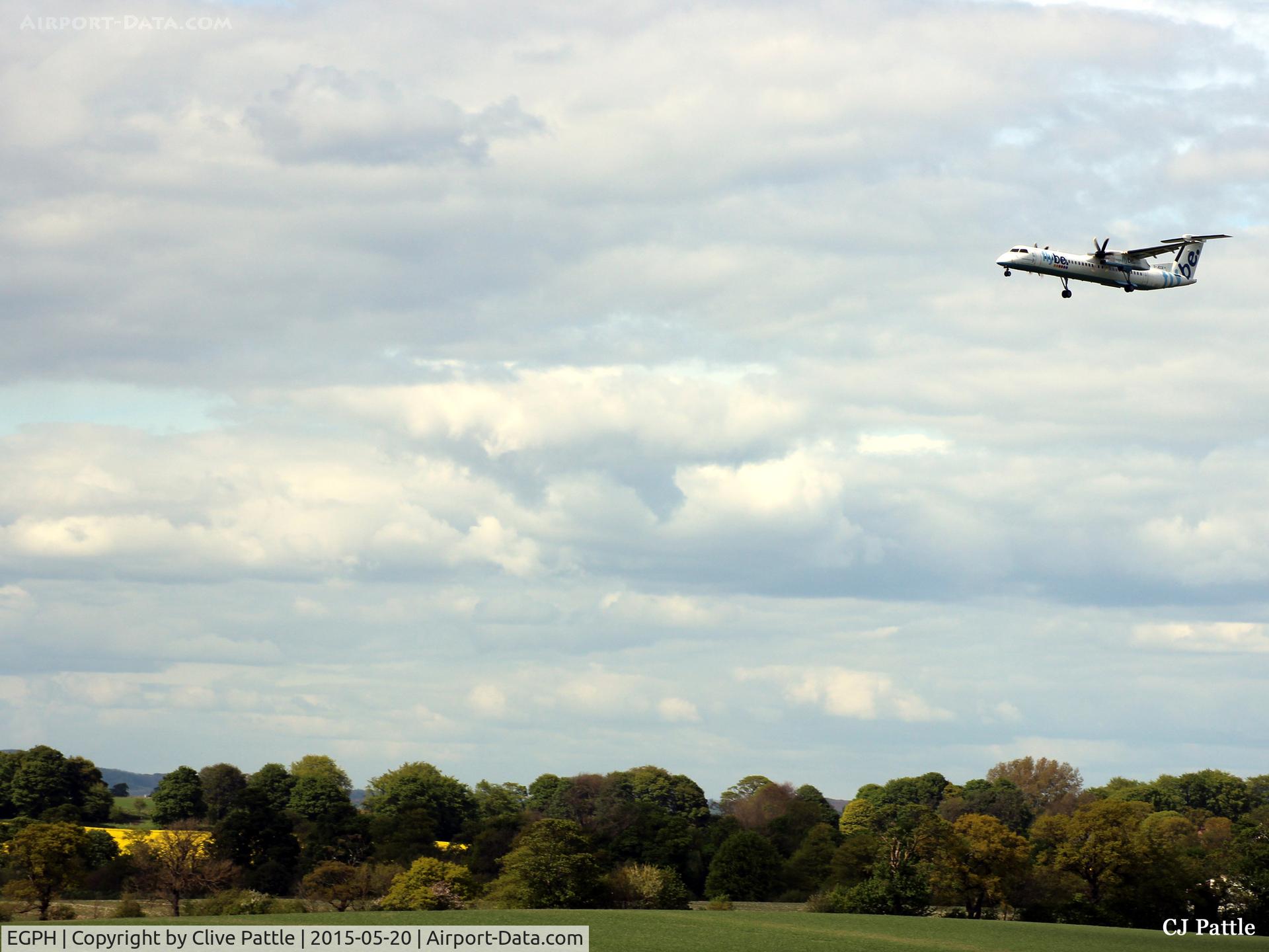 Edinburgh Airport, Edinburgh, Scotland United Kingdom (EGPH) - Long finals over beautiful scenery to Edinburgh EGPH