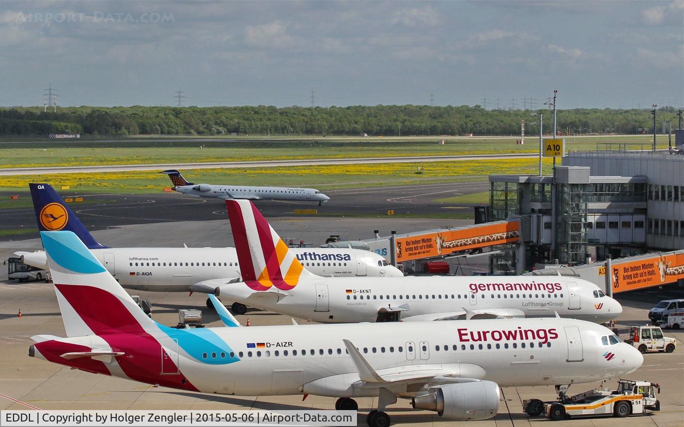 Düsseldorf International Airport, Düsseldorf Germany (EDDL) - What a wonderful colored apron!