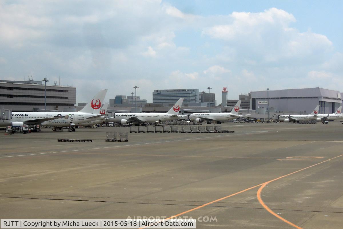 Tokyo International Airport (Haneda), Ota, Tokyo Japan (RJTT) - Despite new LCCs (such as Peach and Vanilla), JAL and ANA still have a very dominating presence at Japan's airports