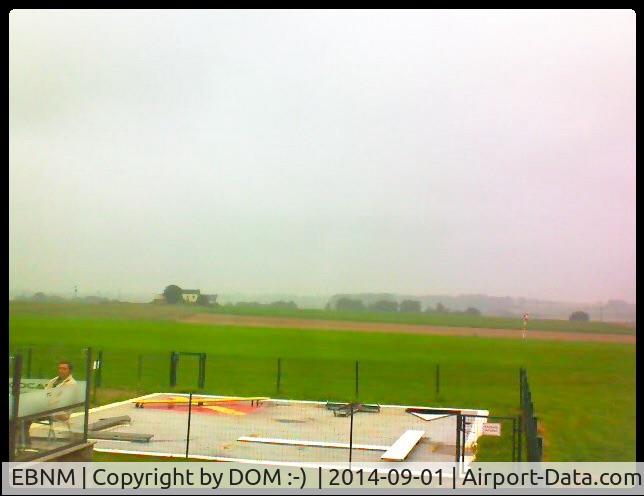 Suarlee Airport, Namur Belgium (EBNM) - Aerodrome signal square ( closure /opening + glider & paradropping activities + circuit direction of turn signs).
The signal Area is located south of the field, right in front of the pilot briefing office and next to the café wooden upper terrasse.