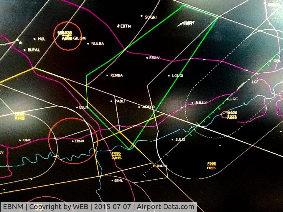 Suarlee Airport, Namur Belgium (EBNM) - EBNM airfield is located North of the river Sambre, N-W of Namur City along the E42 highway Liège/Charleroi. Ideally situated at the crossing of EBCI RDL 084°/12.2 -EBLG RDL 252°/27,3-EBBR  RDL 158°/27,1-EBFS AFB RDL 019°/15,4-EBBE AFB RDL 181°/16,2NM. 