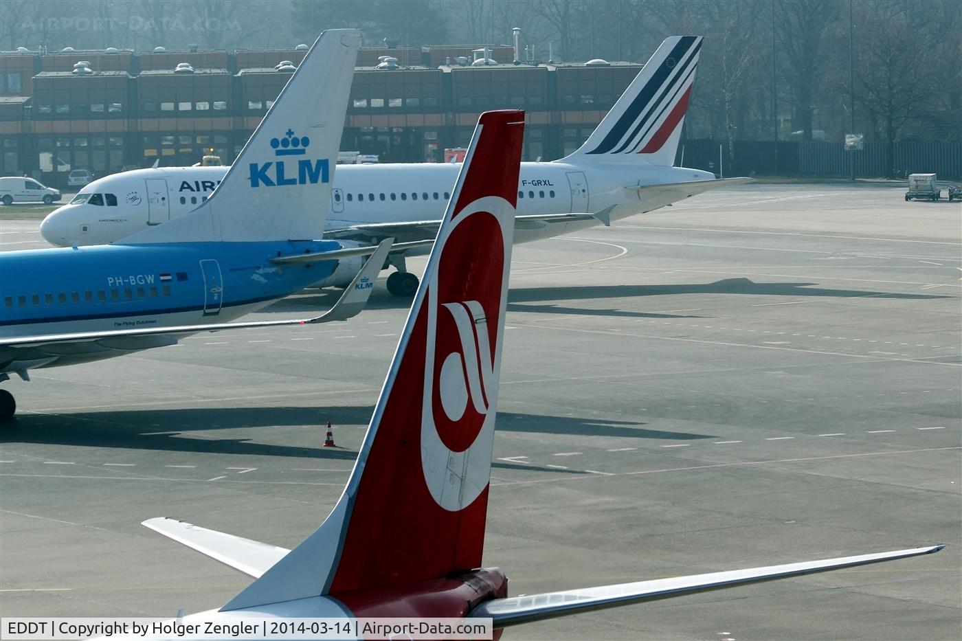 Tegel International Airport (closing in 2011), Berlin Germany (EDDT) - Famous european empennages.....