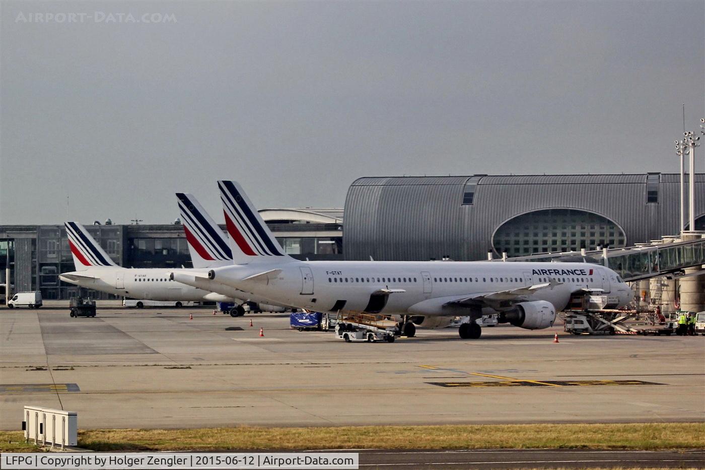 Paris Charles de Gaulle Airport (Roissy Airport), Paris France (LFPG) - Stopover impressions...
