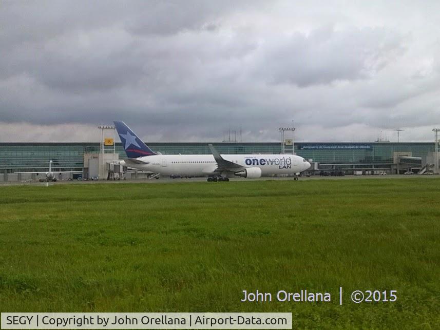 José Joaquín de Olmedo International Airport, Guayaquil Ecuador (SEGY) - LAN CC-CXJ